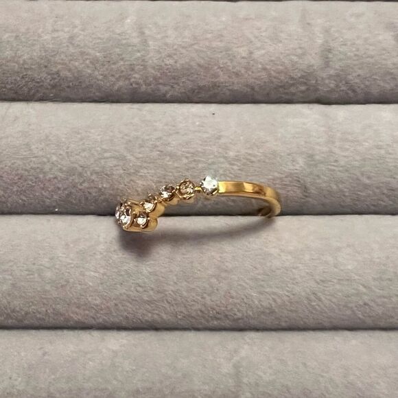 🤯5/$20🤯 NEW Gold Tone V-Shaped Diamond Crystal Ring - Picture 2 of 4